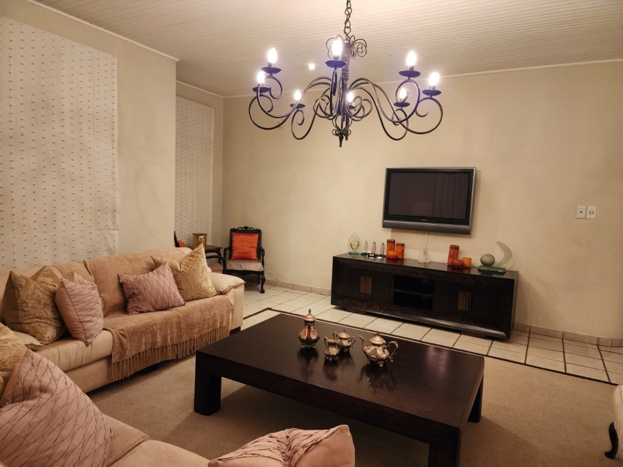 4 Bedroom Property for Sale in Ifafi North West